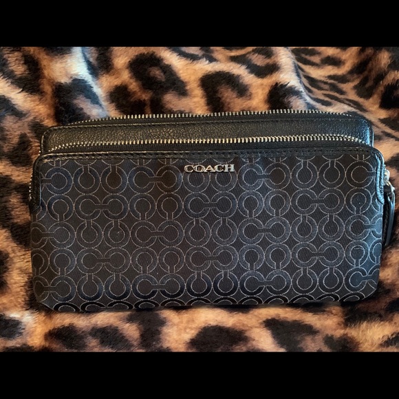 Women’s Coach wallet - Picture 1 of 3